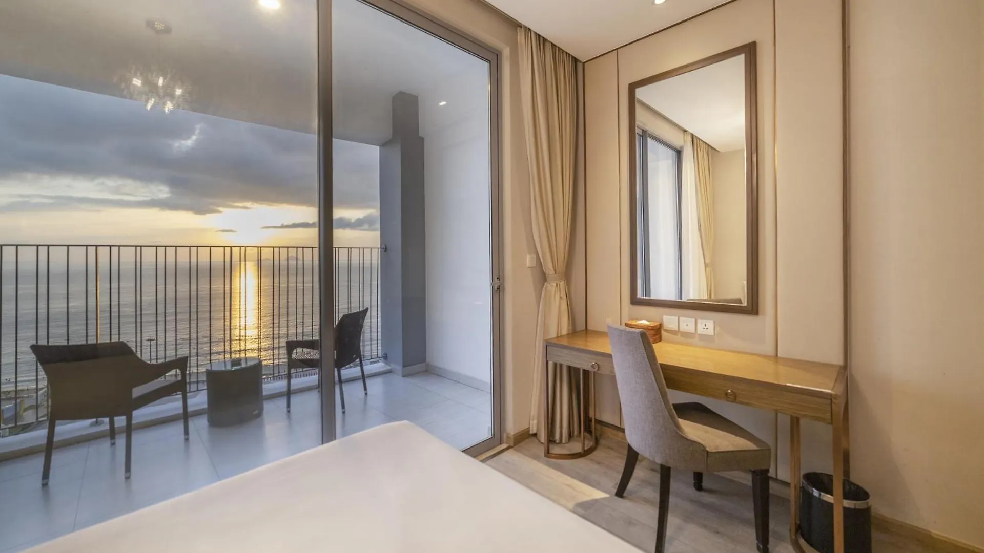 Lyn Panorama Nha Trang Condotel